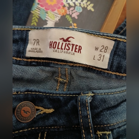 HOLLISTER Blue Skinny Jeans with Modern Distressed Look - Picture 3 of 4